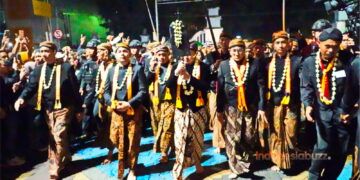 Kirab Pusaka 1 Suro Warnai Tahun Baru Jawa 1959, Ribuan Warga Padati Kraton Surakarta